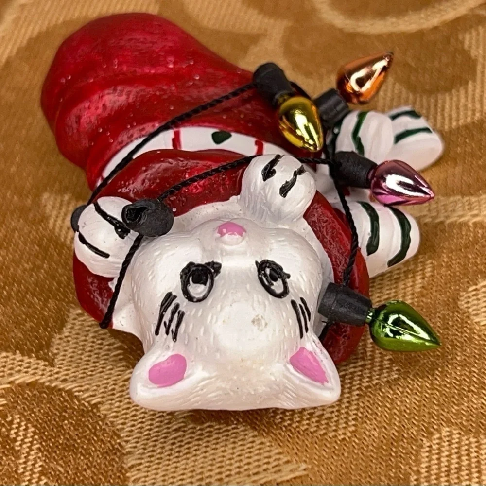 VINTAGE CAT CHRISTMAS BROOCH PIN HOLIDAY KITSCH
